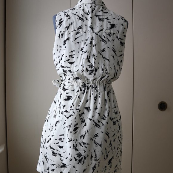 Forever 21 Patterned Sleeveless Dress - Picture 6 of 14